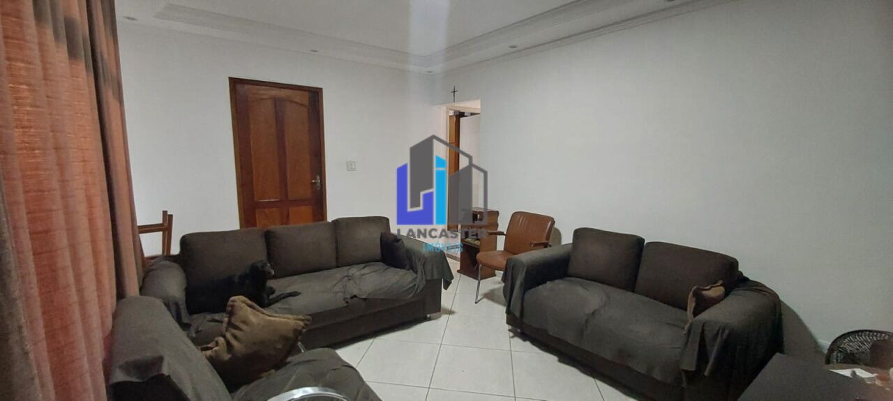 Casa terrea com 3 dormitórios (1suíte), 1 vaga de garagem, no Pq. São Rafael