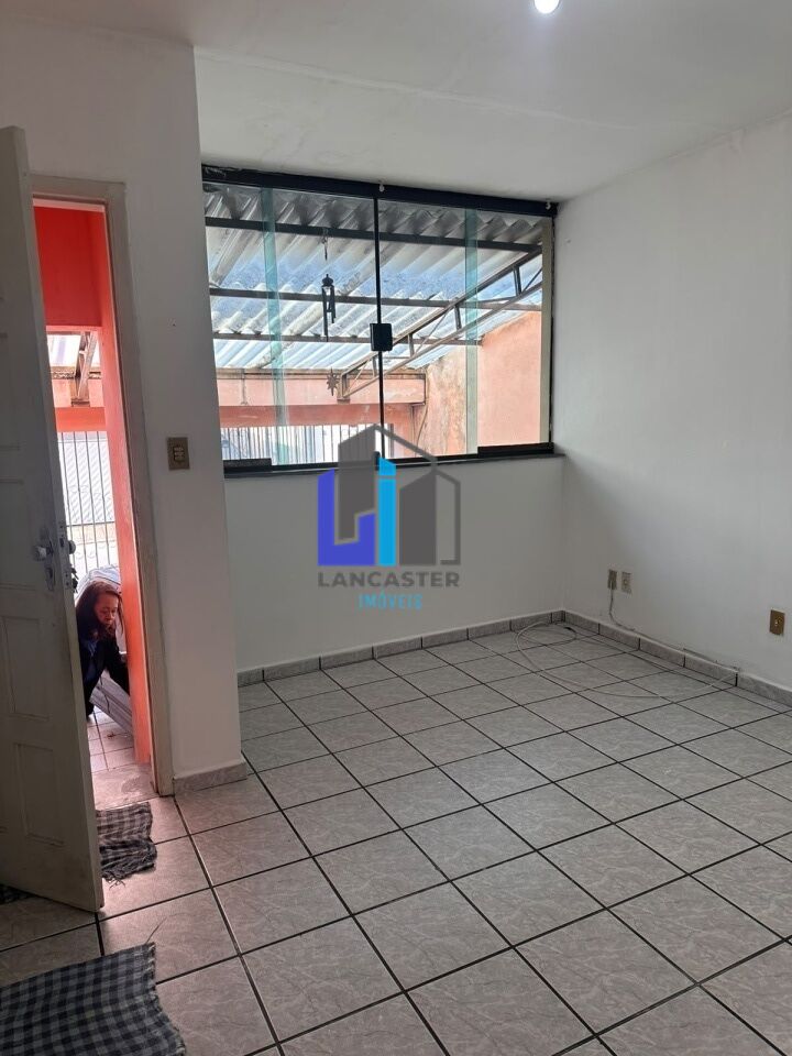 Casa Térrea, 2 dormitórios, 2 vagas de garagem, no Pq. Novo Oratório