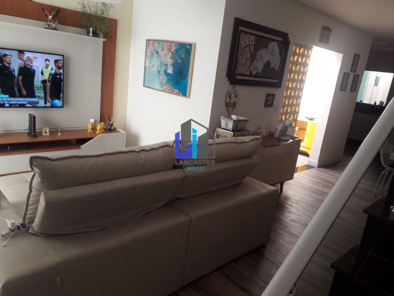 Sobrado em condominio com 3 dormitórios, 1 suíte, 3 vagas de garagem, na Vila Valparaíso