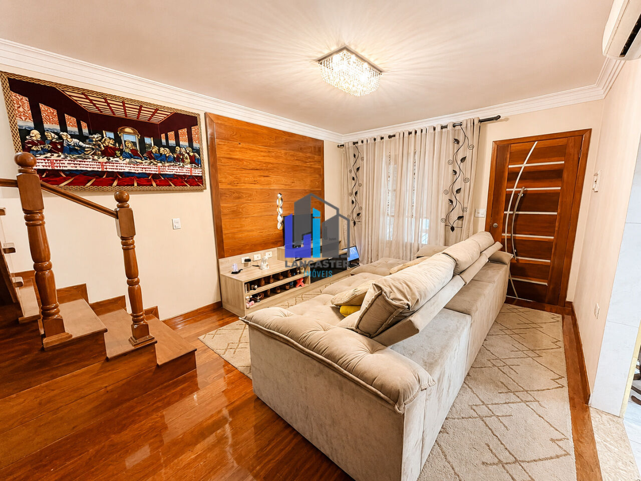 Sobrado Alto Padrão | 3 Dormitórios | 4 Vagas | Acabamento em Madeira Cumaru | Jardim Progresso