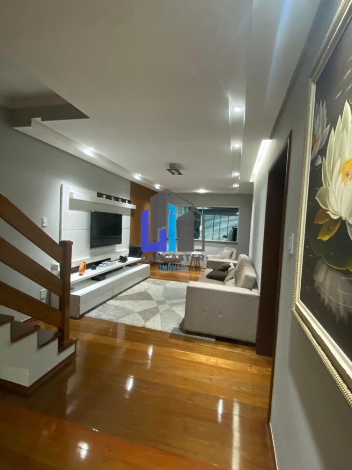 Sobrado Alto Padrão no Jardim do Mar  380 m²  Suíte Master com Closet e Hidro e 3 Vagas