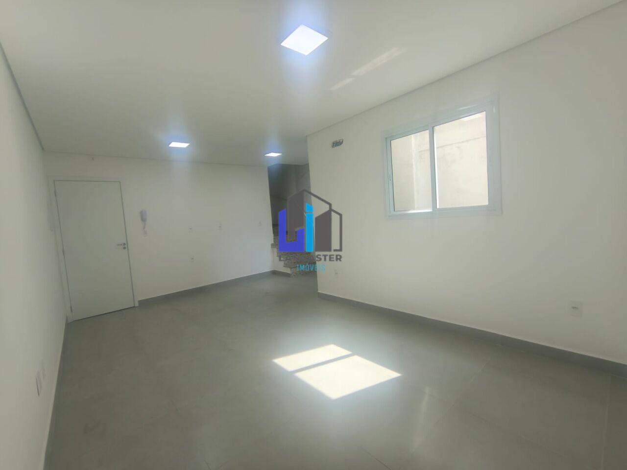 Cobertura à venda no Bairro Paraíso, com 107 m², sem condomínio e com elevador.