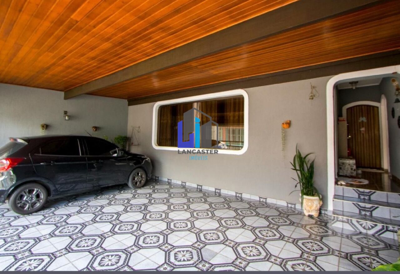 Sobrado de 425m² com 4 dormitórios sendo 2 suites na Cidade São Jorge - Santo André