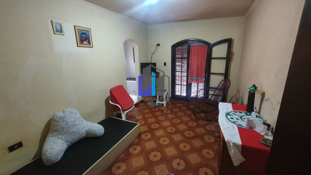 CASA À VENDA NA VILA PIRES, SANTO ANDRÉ!