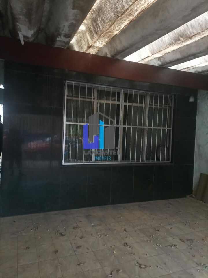 Casa à Venda, Ampla, Bem Distribuída e com Edícula!