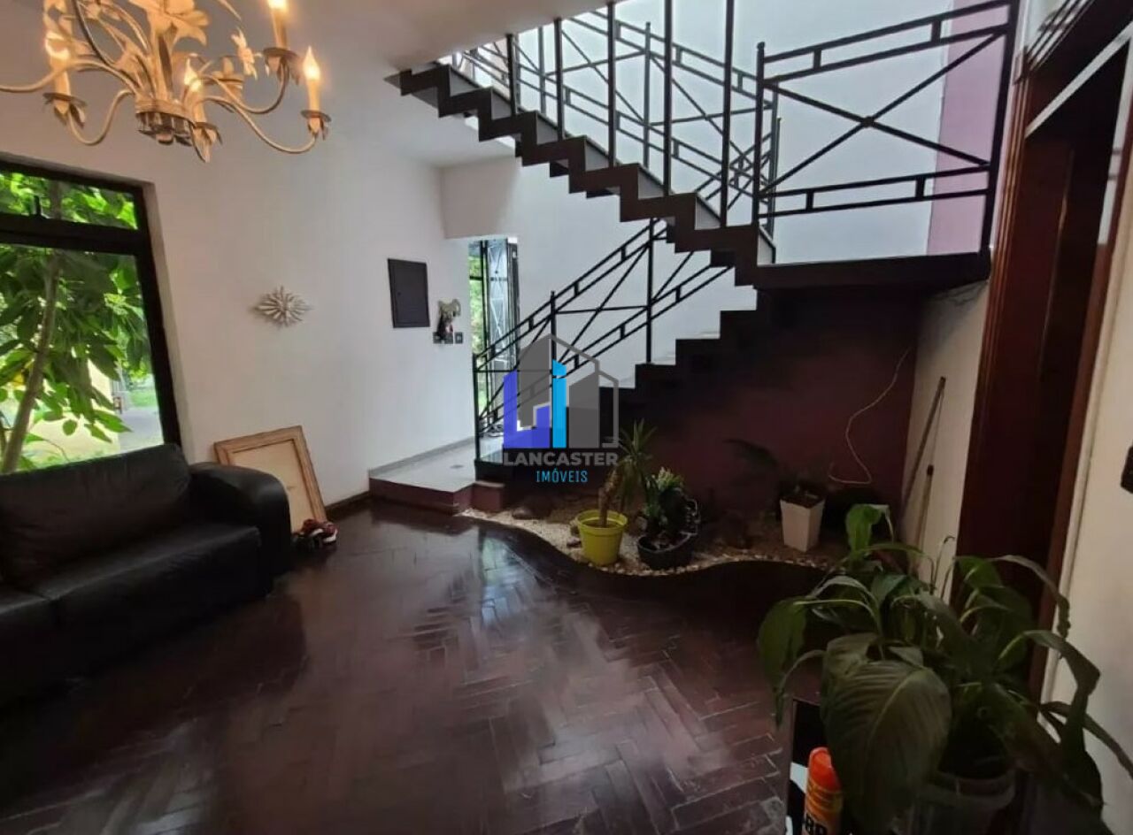 Venda, Ampla Casa com Casa Frontal Comercial