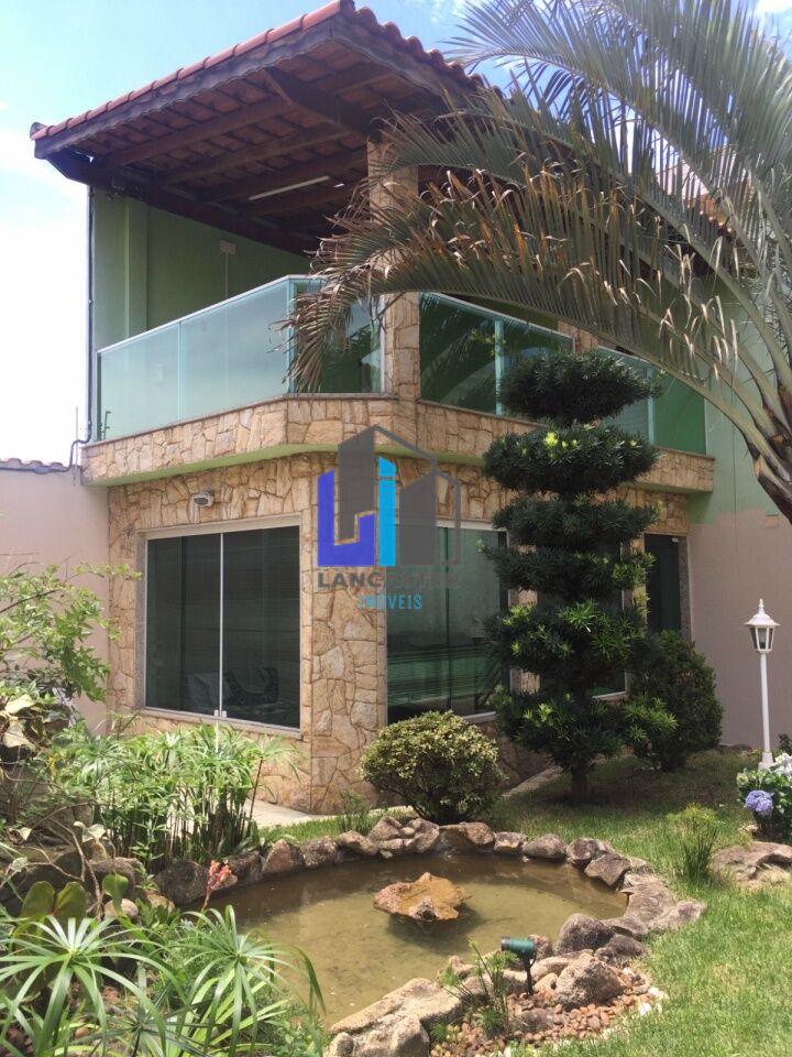 Venha se encantar com este impecável sobrado na Vila Carrão, com 470 m² de terreno e 440 m² de área 