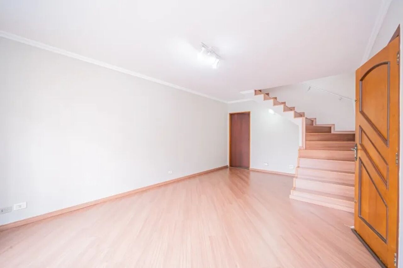Casa Assobradada para Locação - Cidade Monções
