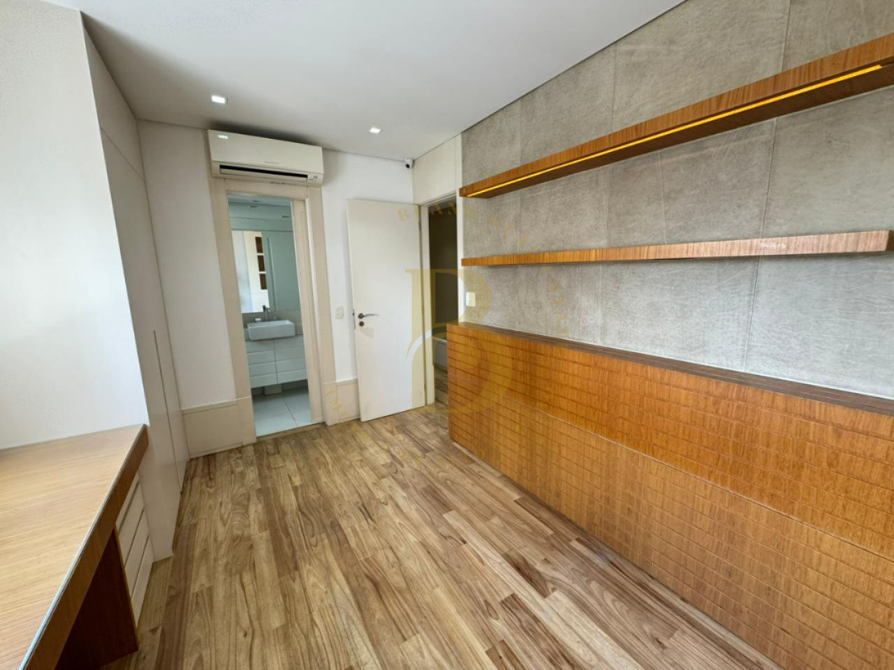 Foto 8 - BR2300