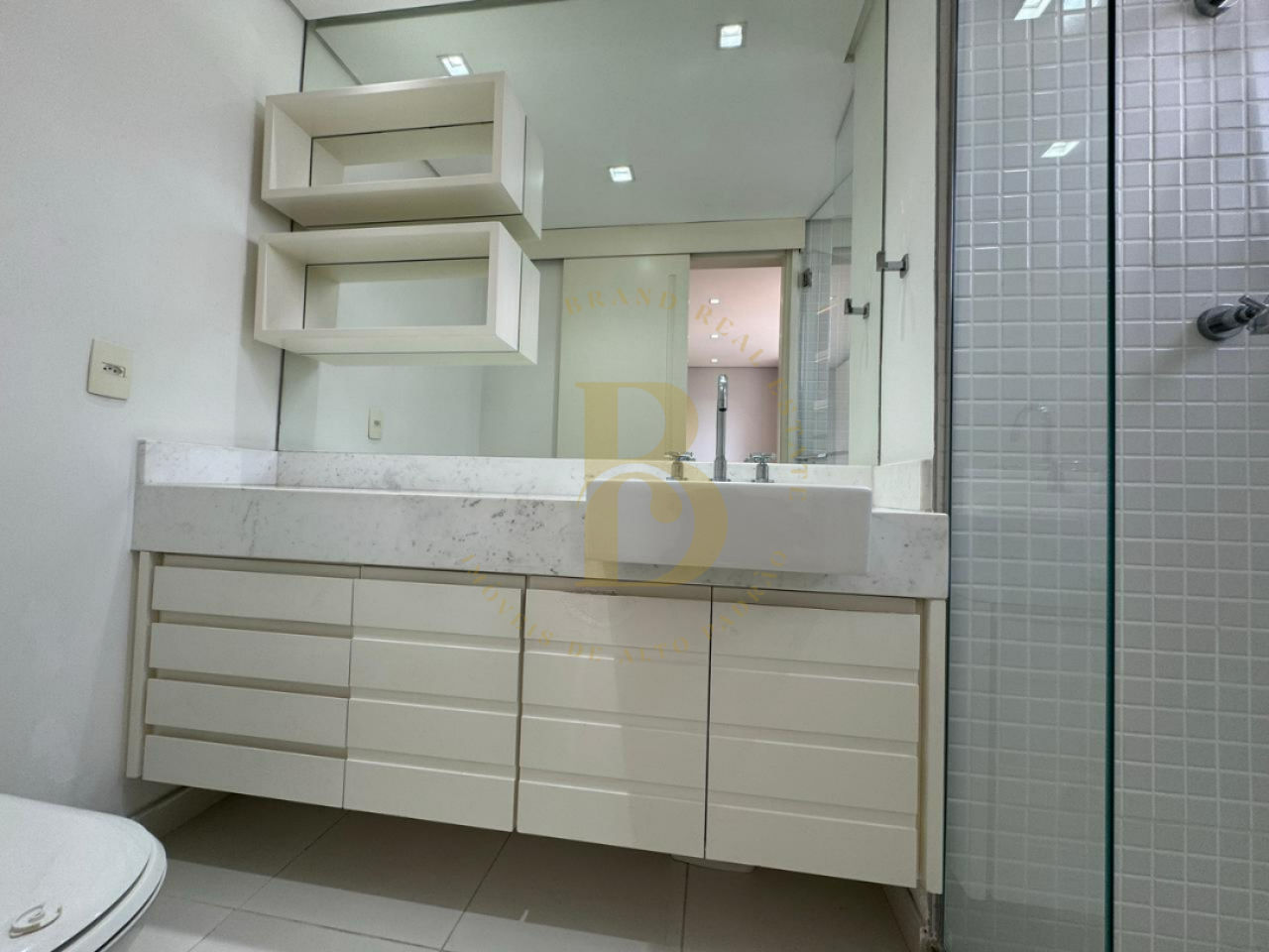 Foto 17 - BR2300