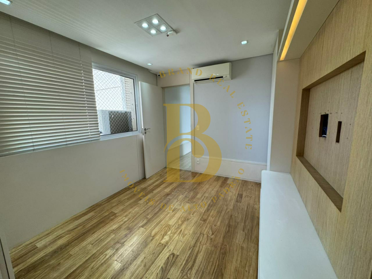 Foto 14 - BR2300