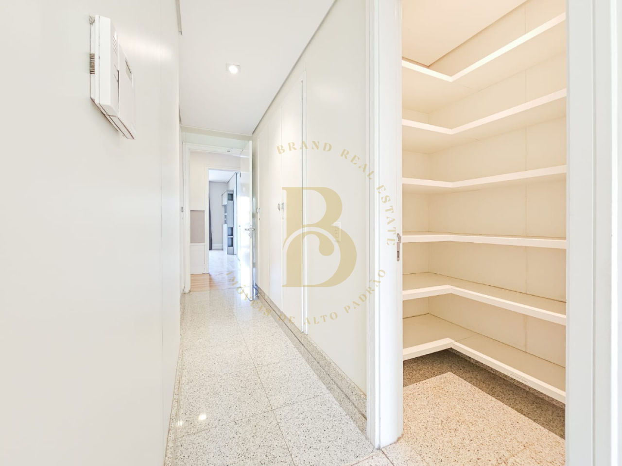 Foto 50 - BR6827