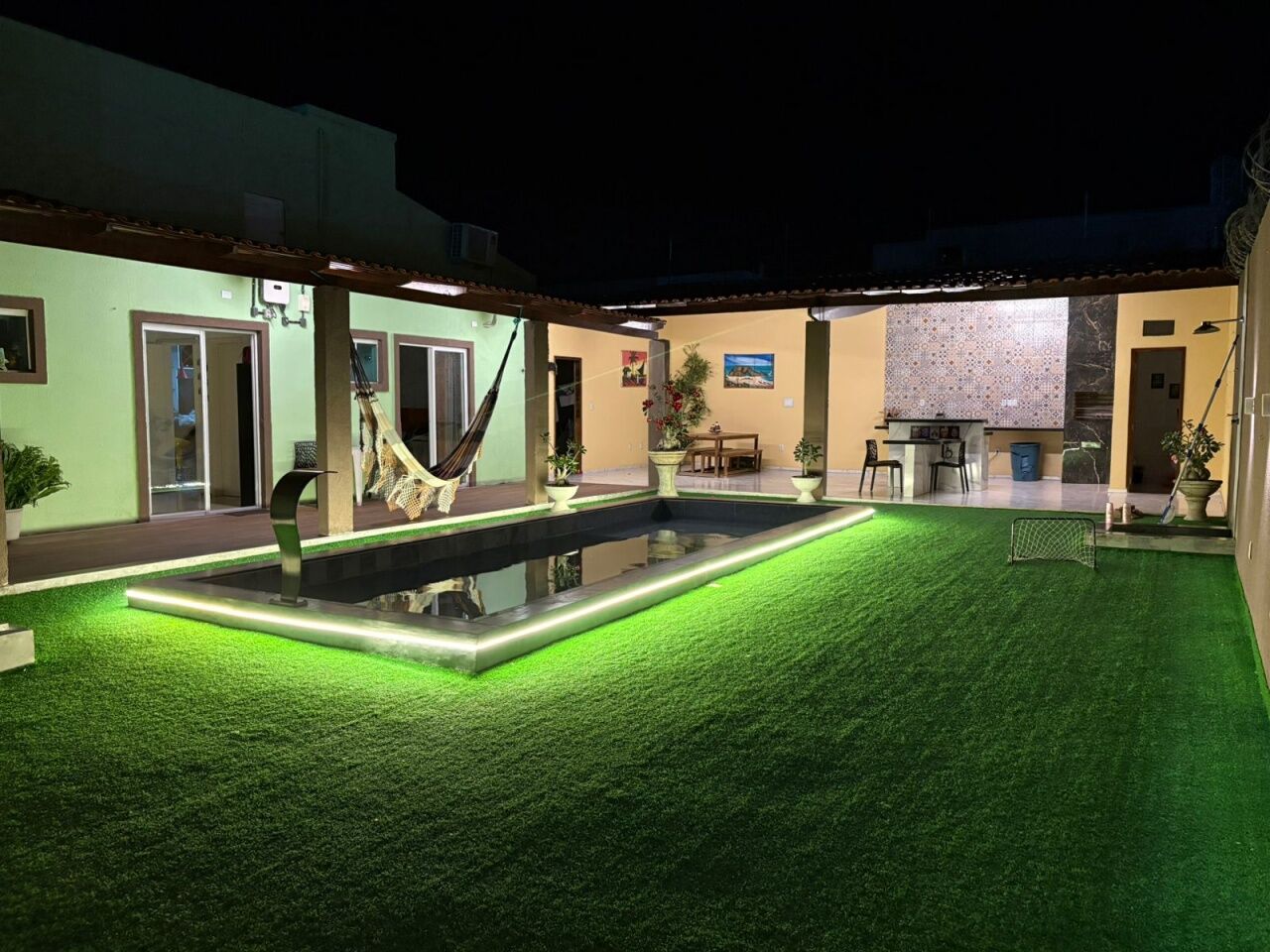 Casa Assobradada para Venda - Renato Parente