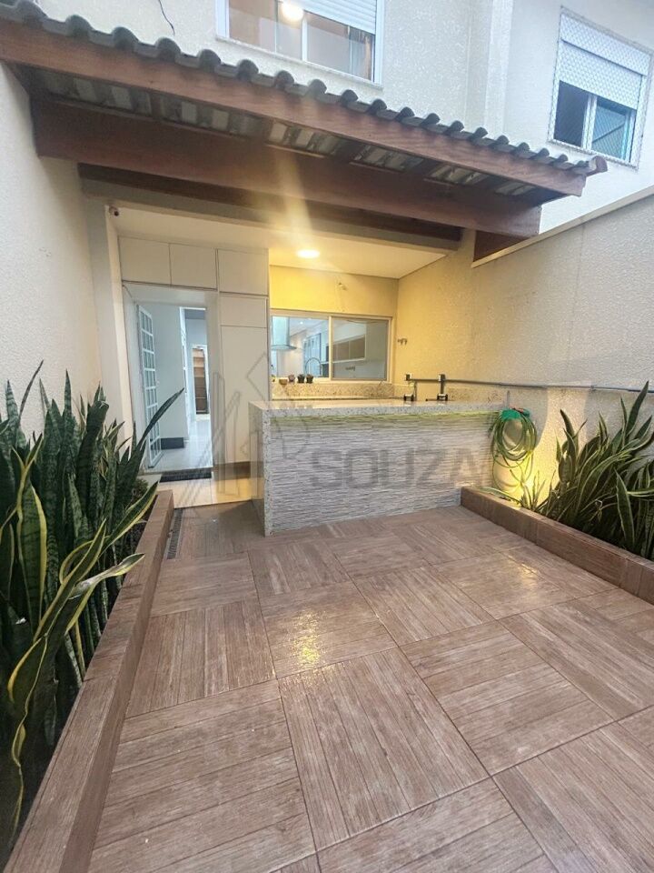 Sobrado para Venda - �gua Fria