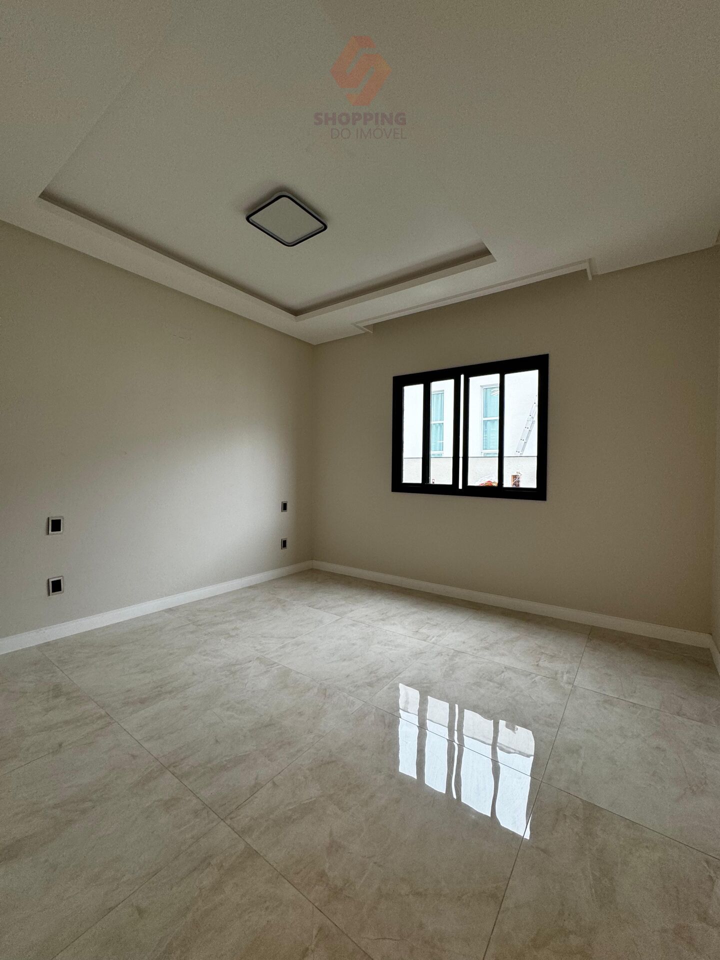 Casa à venda com 4 quartos, 331m² - Foto 2