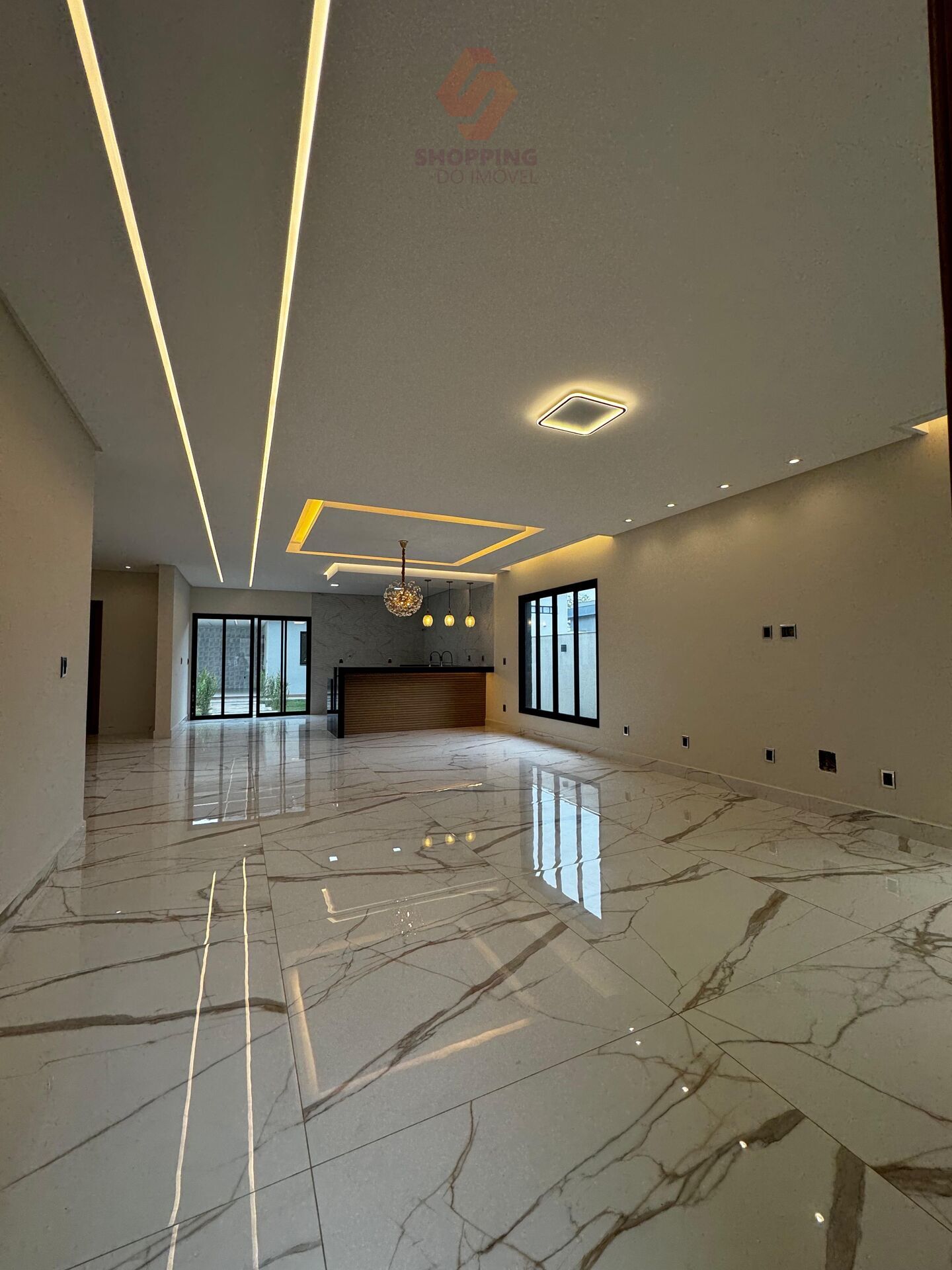 Casa à venda com 4 quartos, 331m² - Foto 4