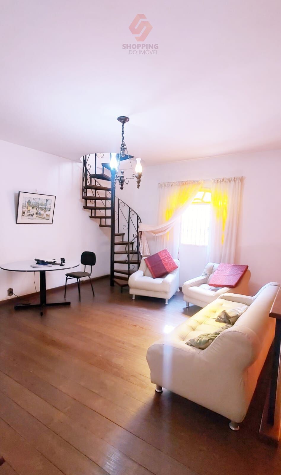 Casa à venda com 5 quartos, 200m² - Foto 1