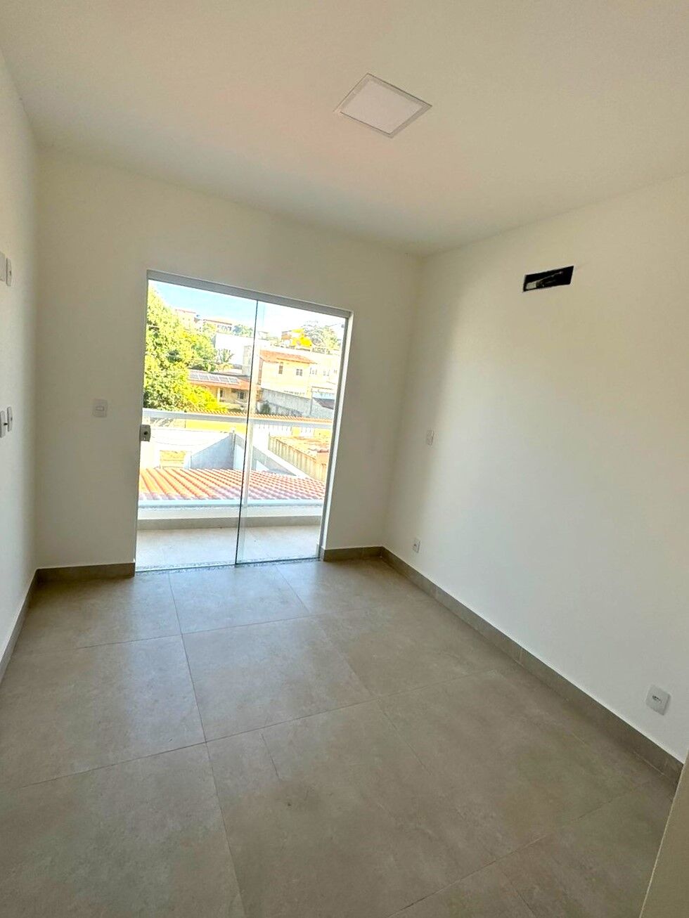 Casa à venda com 2 quartos, 73m² - Foto 2