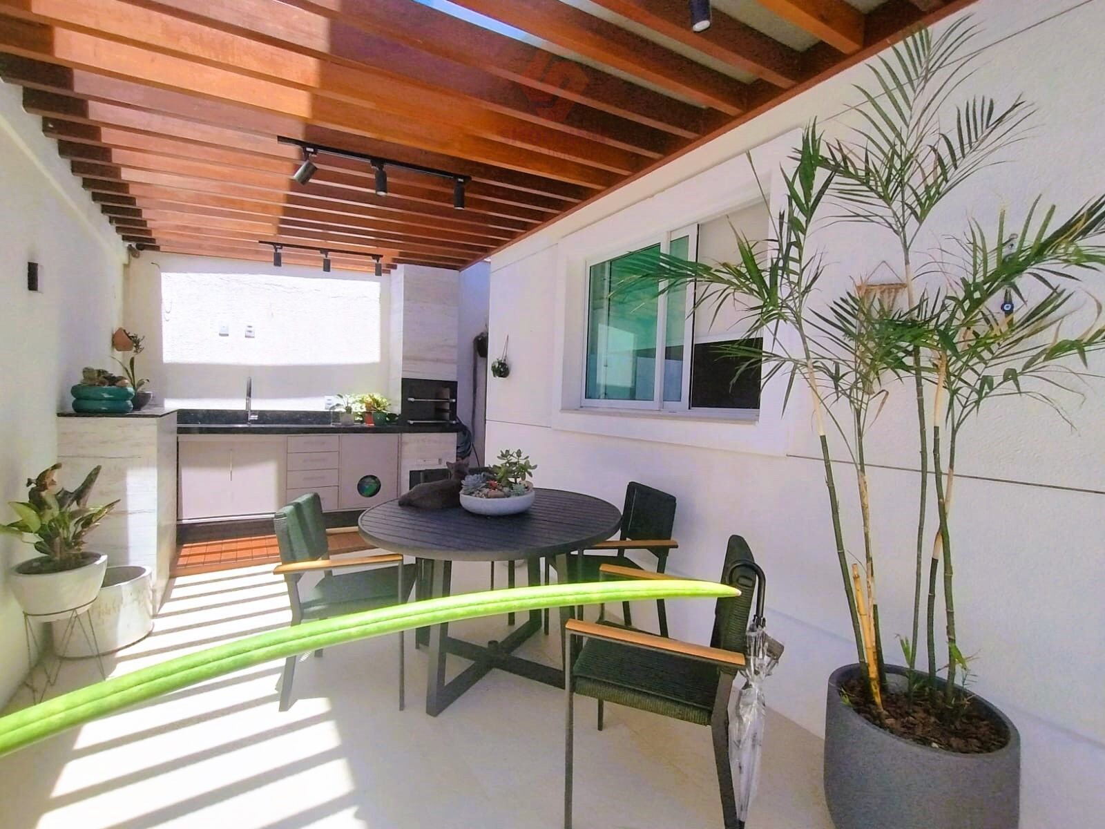 Casa à venda com 4 quartos, 170m² - Foto 3