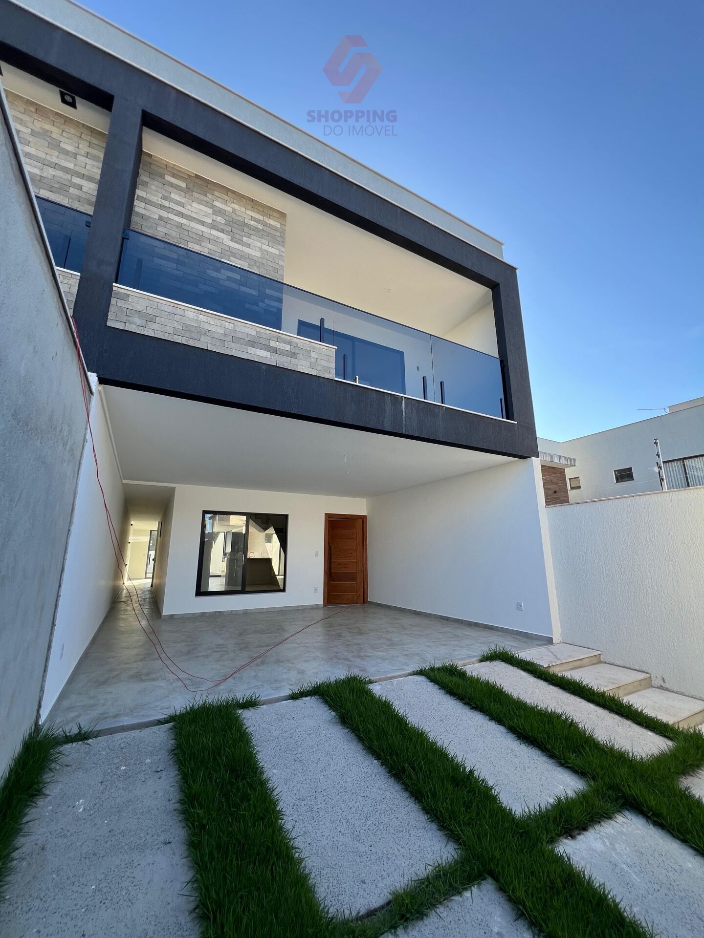 Casa à venda com 3 quartos, 240m² - Foto 1