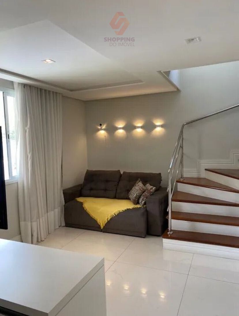 Casa à venda com 4 quartos, 240m² - Foto 1