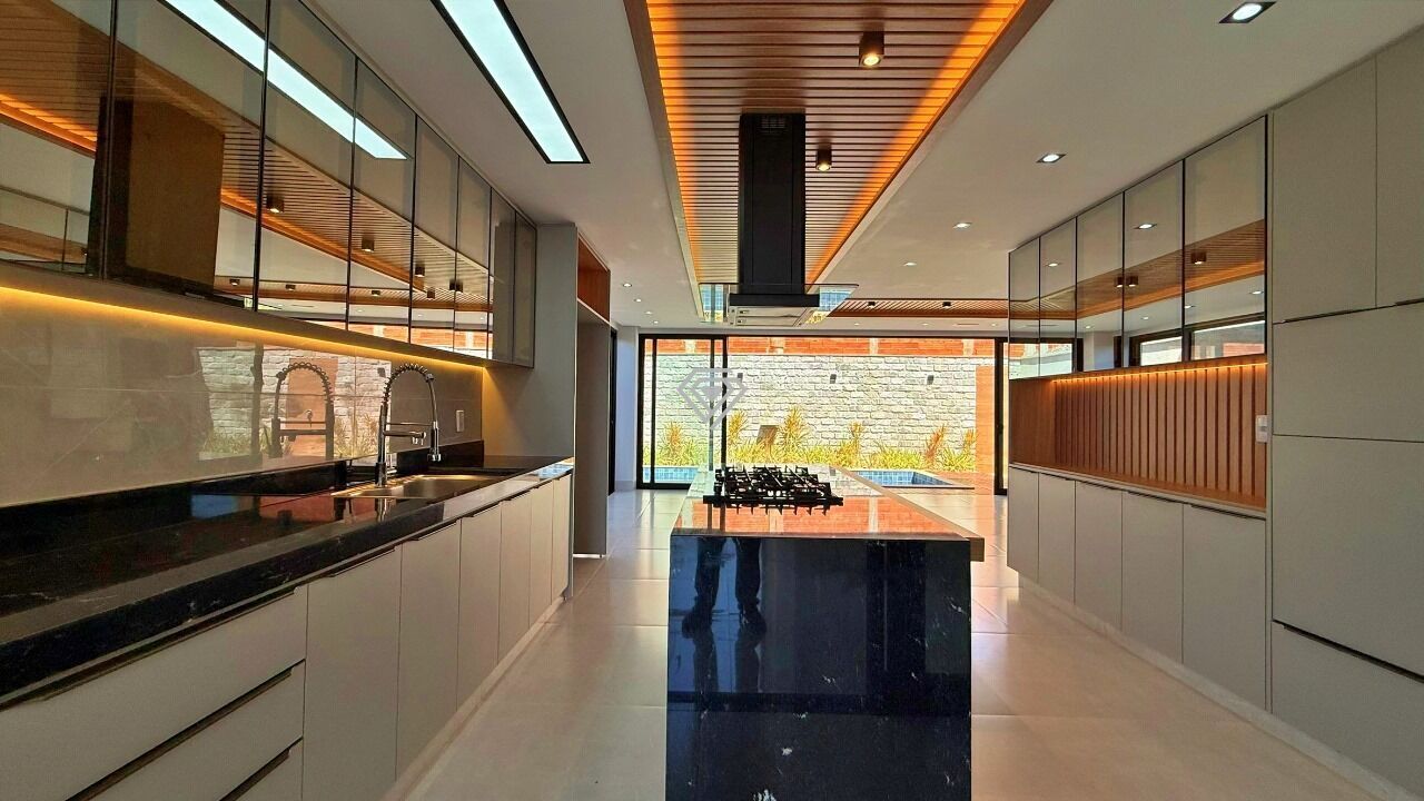 Casa, 4 quartos, 232 m² - Foto 1