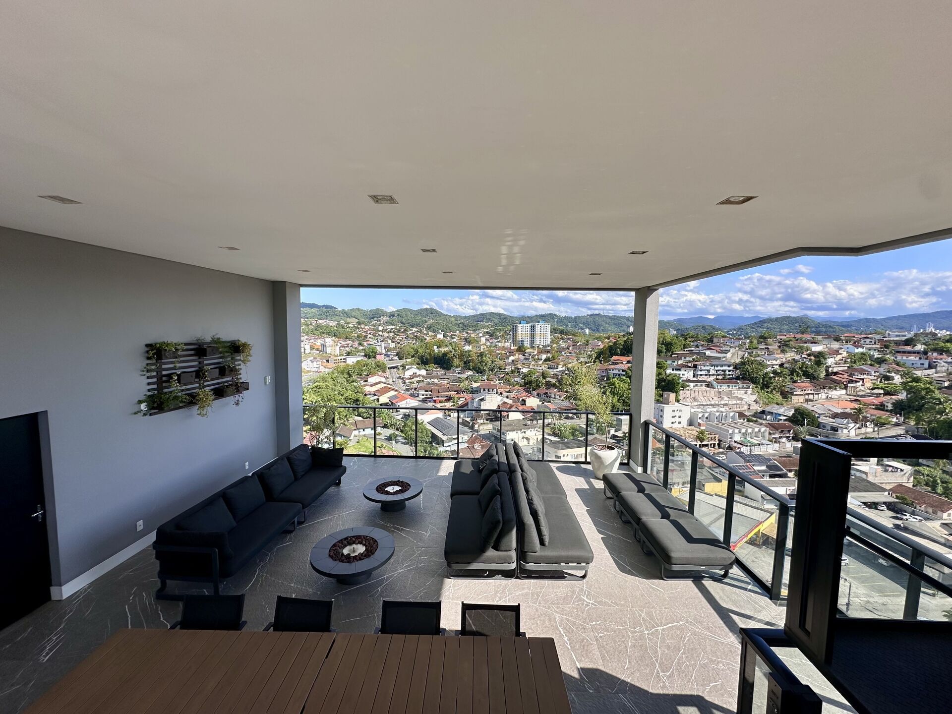 Apartamento 2 dormitórios sendo 1 Suíte Bairro Fortaleza — foto 3