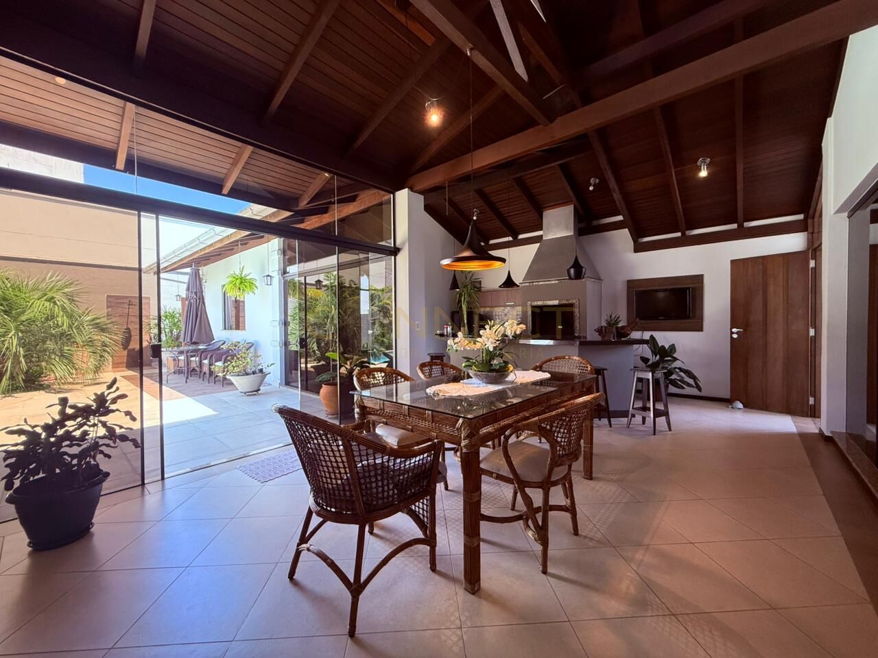 Casa com piscina, 3 dormitórios sendo 1 suíte no bairro Tribess - Blumenau — foto 5