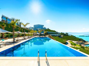 Piscina em Casa de Praia: O que Considerar Antes de Construir a Sua
