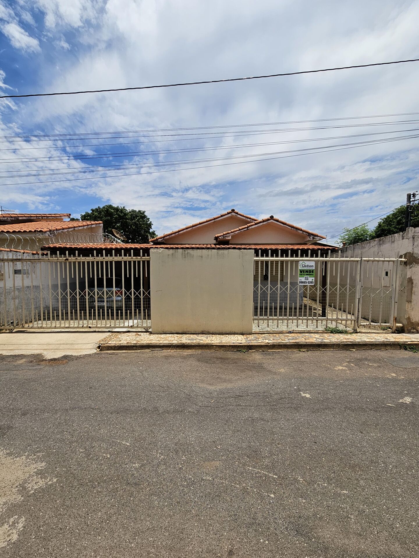 Casa Térrea à Venda no Padre Eustáquio em Patos de Minas com 6 Quartos, Piscina e Espaço Gourmet
