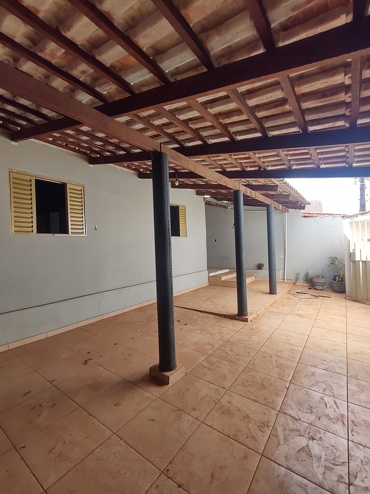 Casa à Venda no Bairro Coração Eucarístico em Patos de Minas com 2 Quartos e Quintal