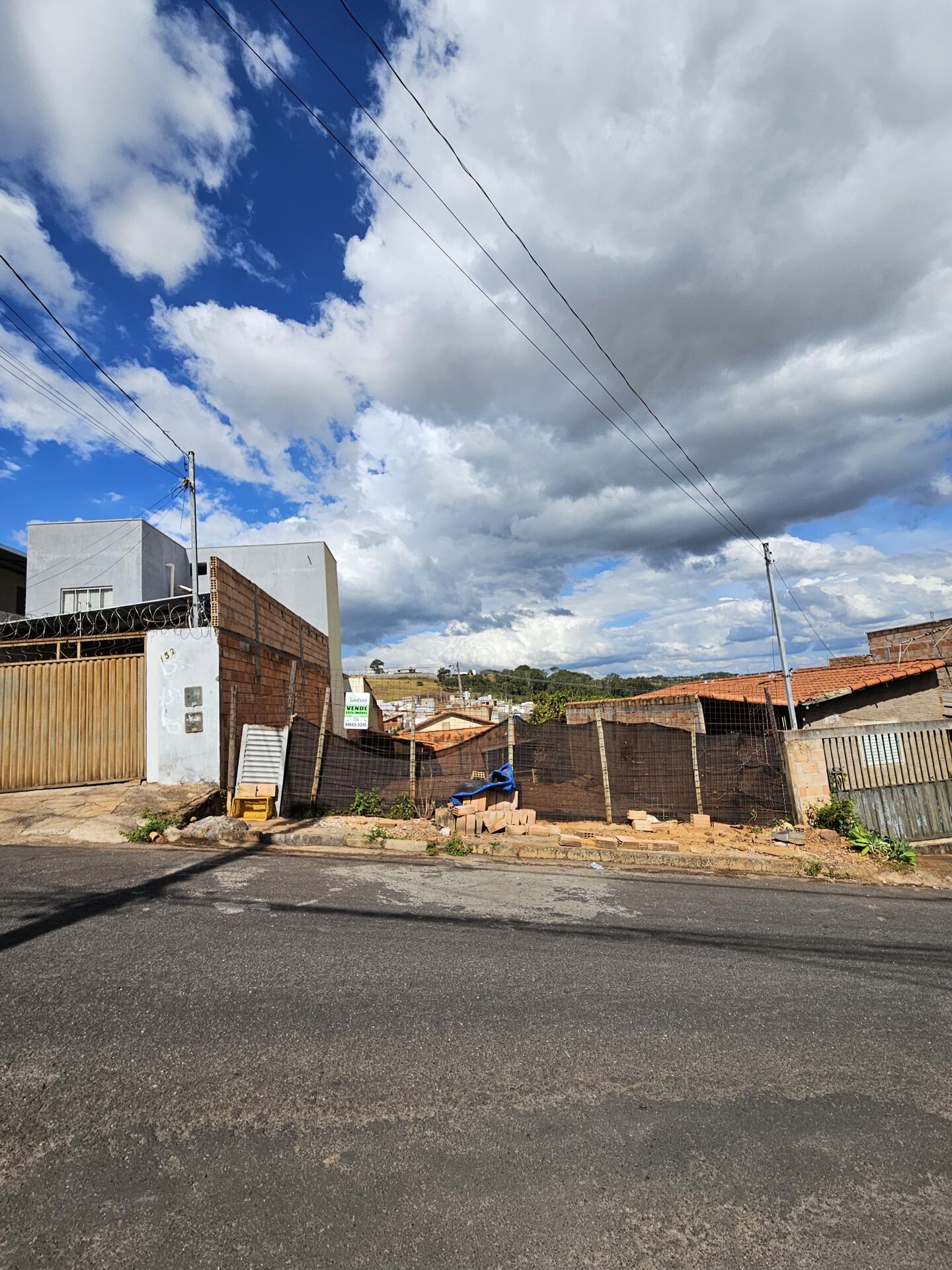 Terreno à Venda no Bairro Morada do Sol em Patos de Minas com 200 m² e Pronto para Construir