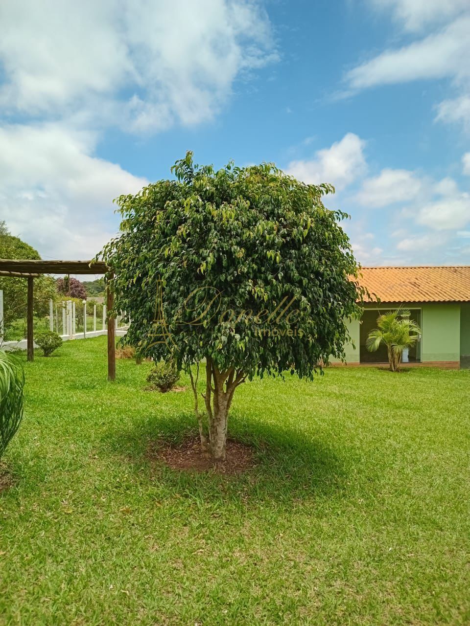 Chácara, 3 quartos, 2200 m² - Foto 1