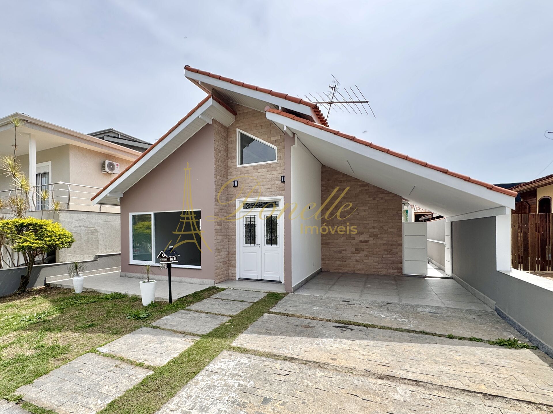 Casa, 3 quartos, 207 m² - Foto 1