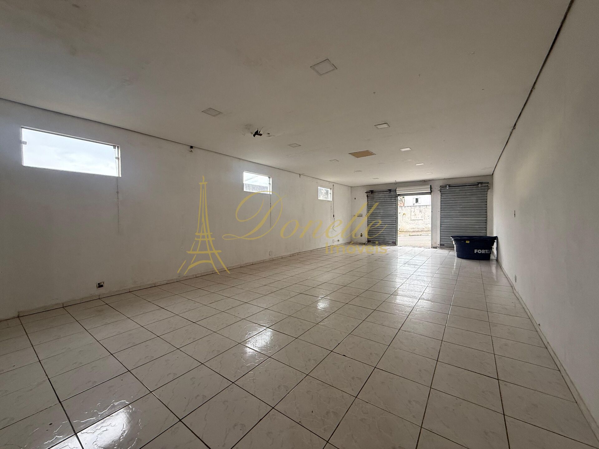 Loja-Salão, 180 m² - Foto 1