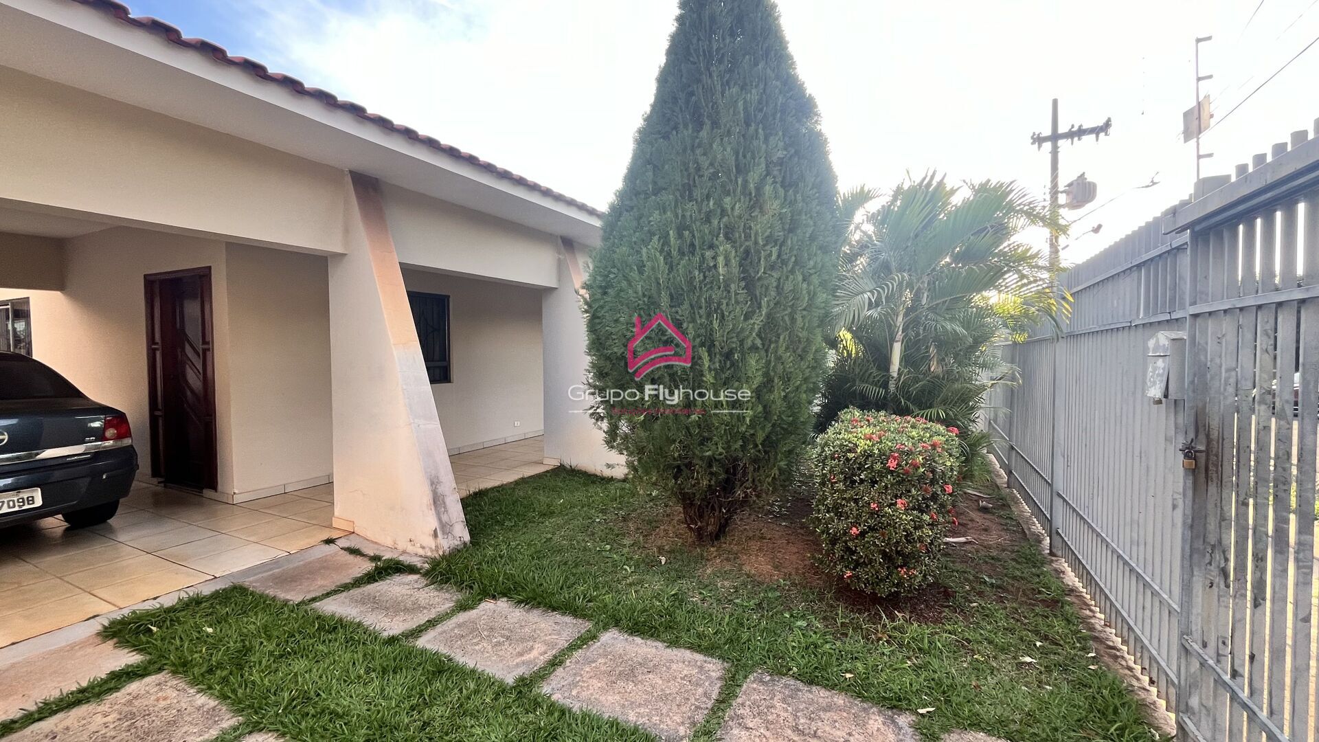 Casa à venda com 3 quartos, 223m² - Foto 1
