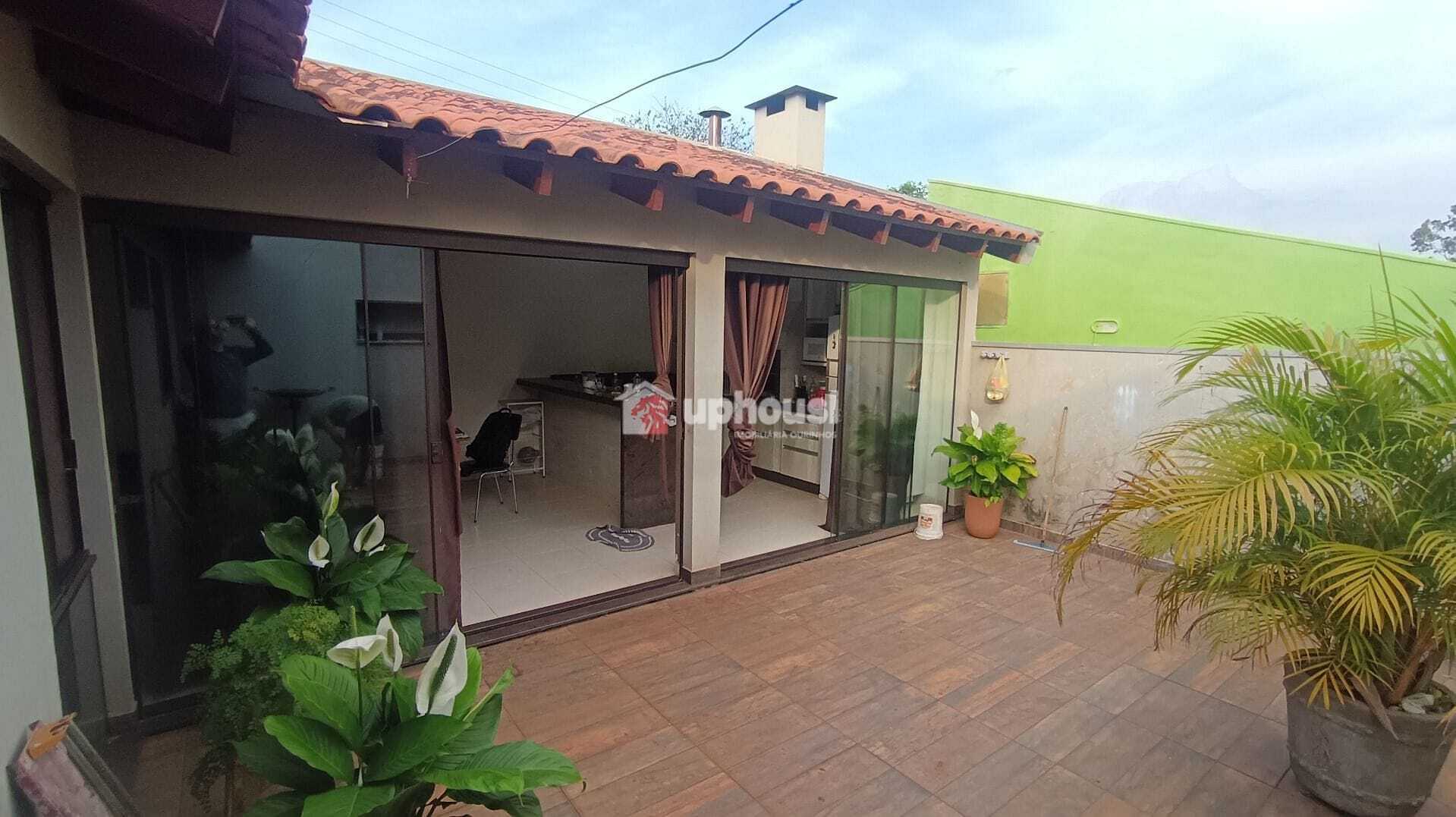 Casa à venda com 4 quartos, 151m² - Foto 1