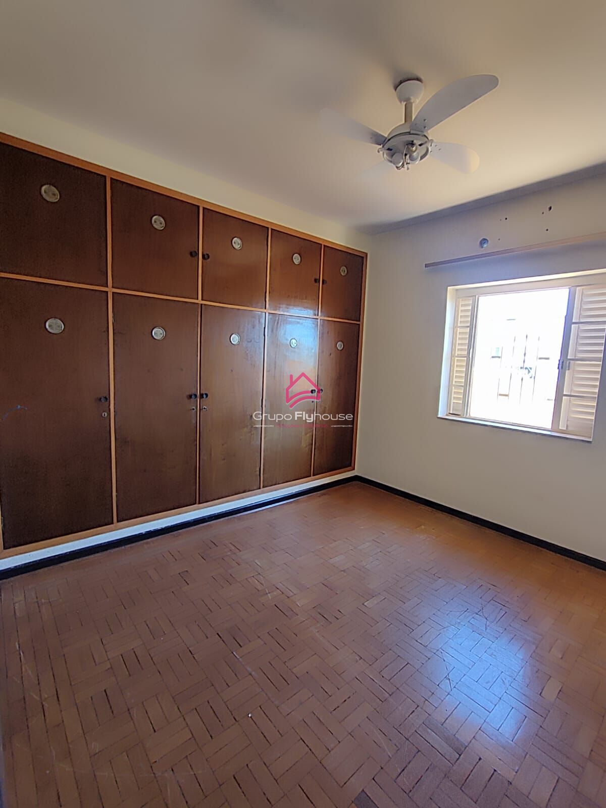 Casa para alugar com 4 quartos, 300m² - Foto 9
