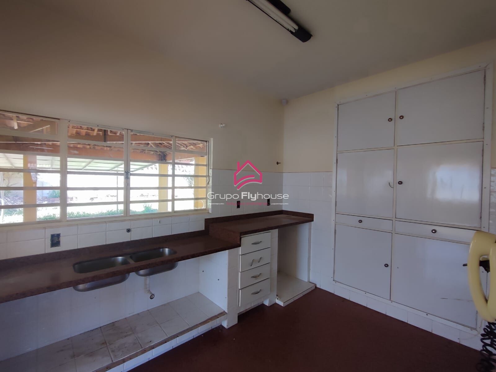 Casa para alugar com 4 quartos, 300m² - Foto 18