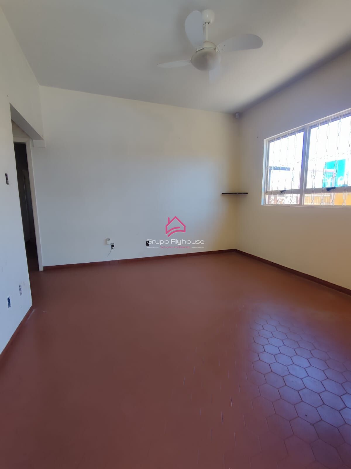 Casa para alugar com 4 quartos, 300m² - Foto 6