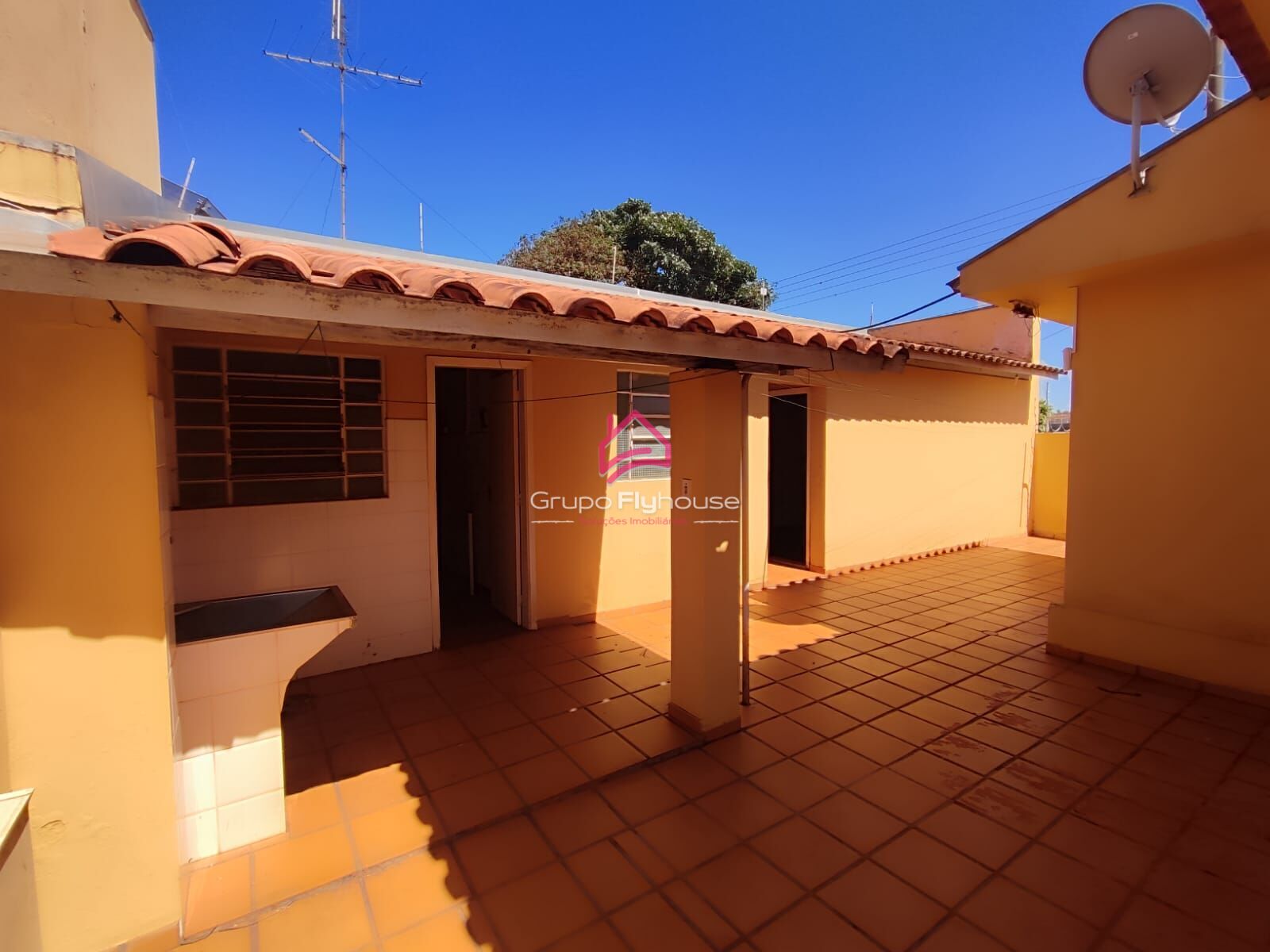 Casa para alugar com 4 quartos, 300m² - Foto 28