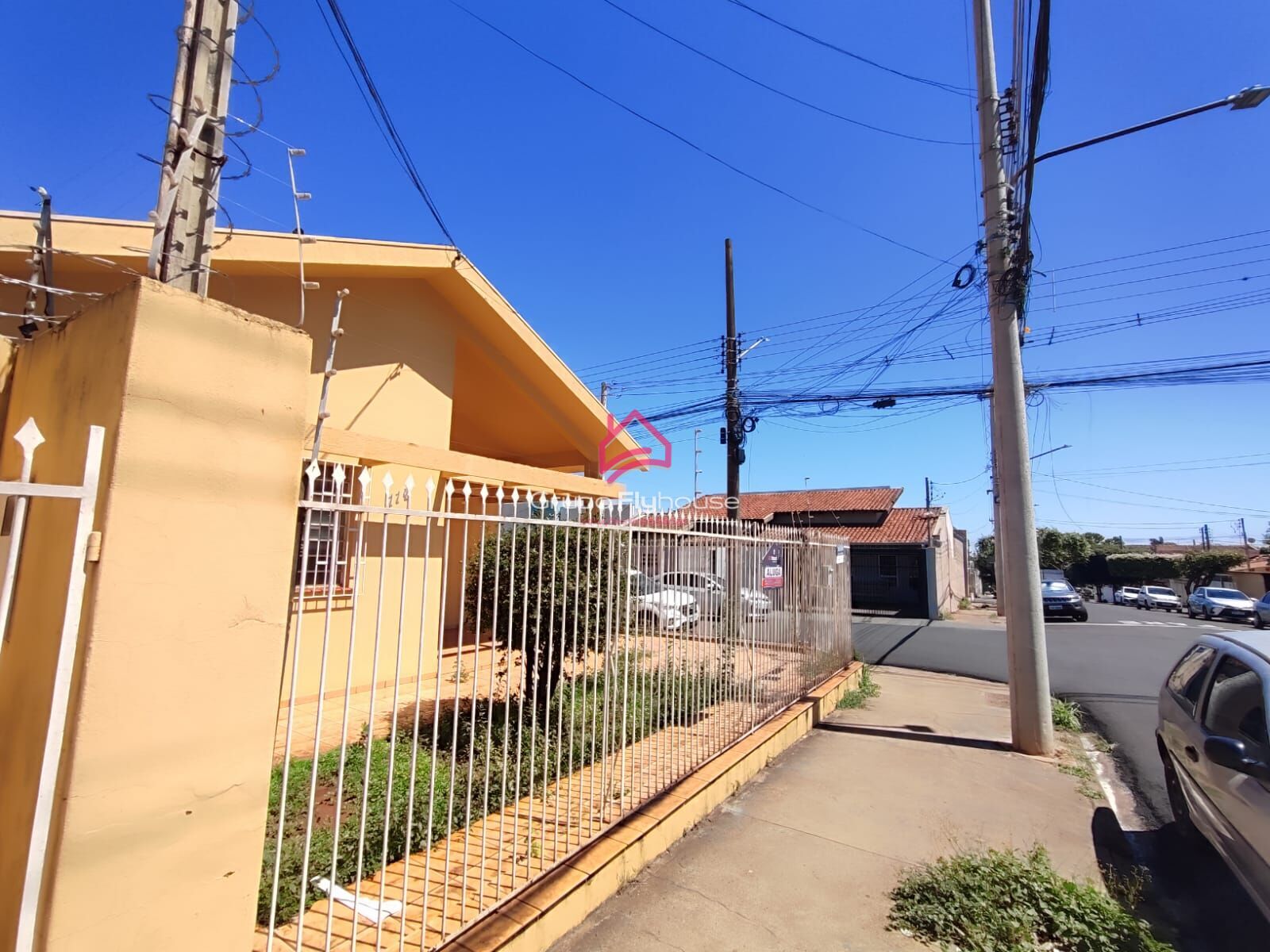 Casa para alugar com 4 quartos, 300m² - Foto 2