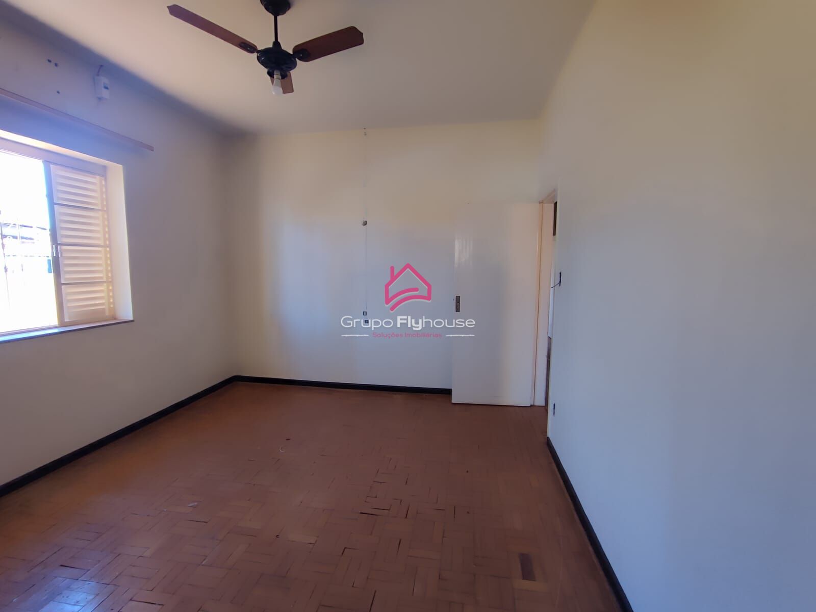 Casa para alugar com 4 quartos, 300m² - Foto 13