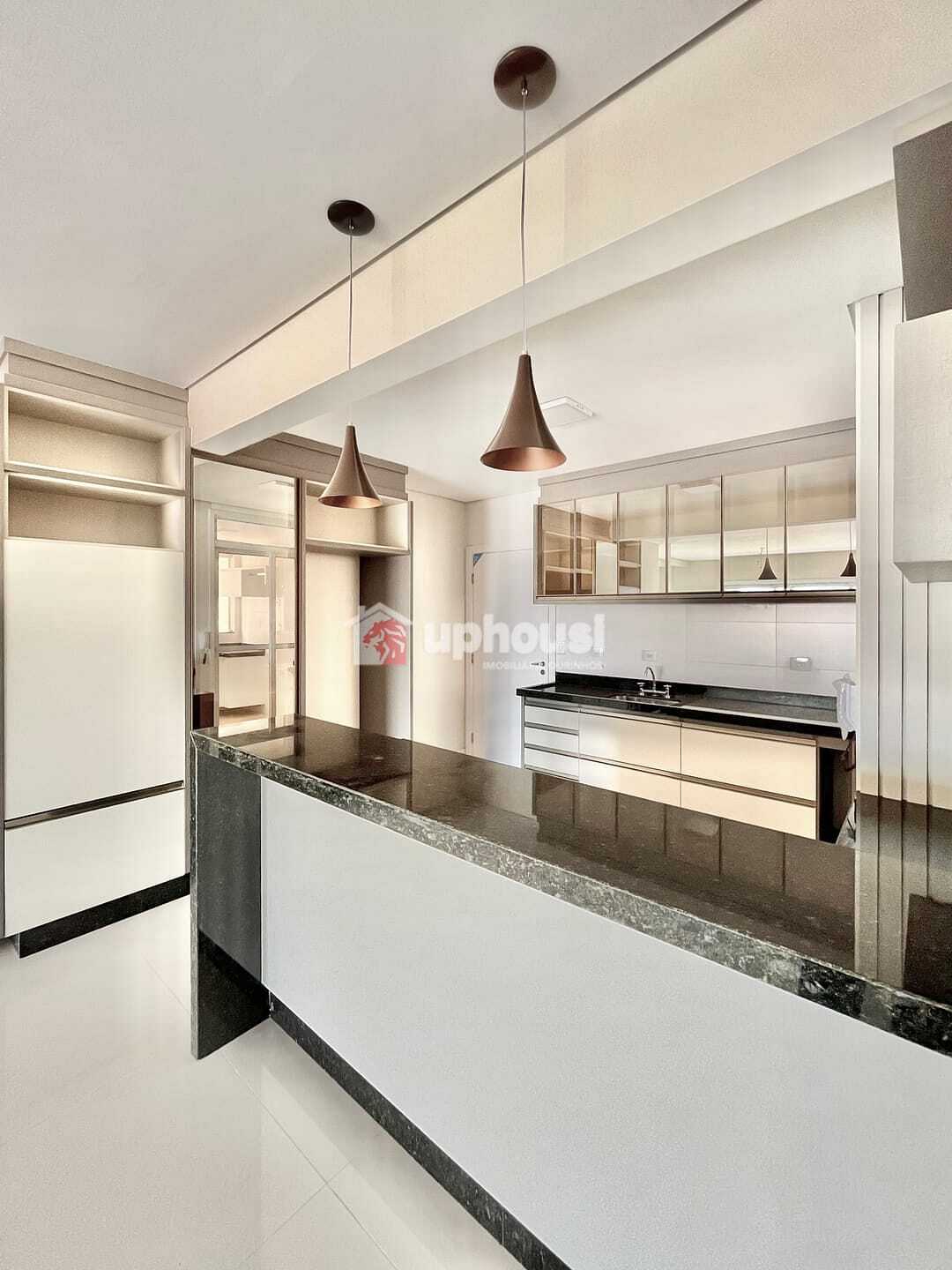 Apartamento à venda com 3 quartos, 213m² - Foto 1