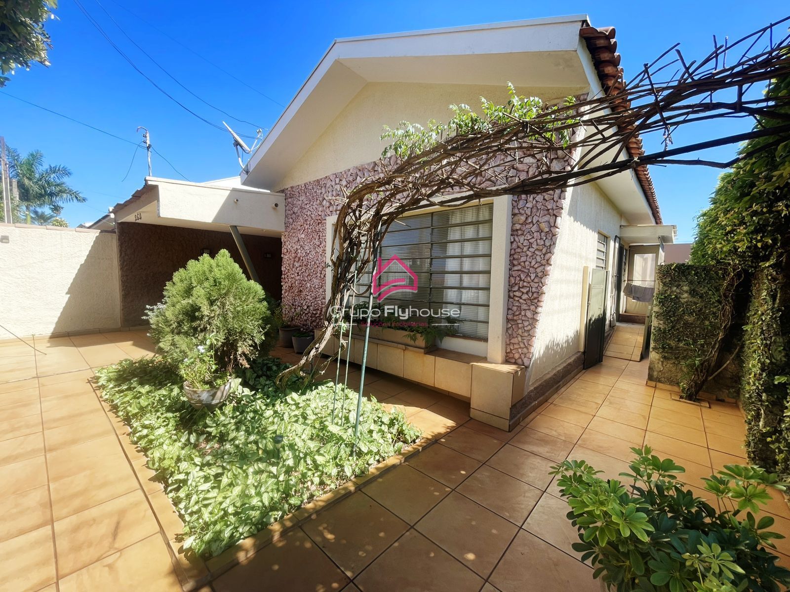 Casa à venda com 3 quartos, 113m² - Foto 1