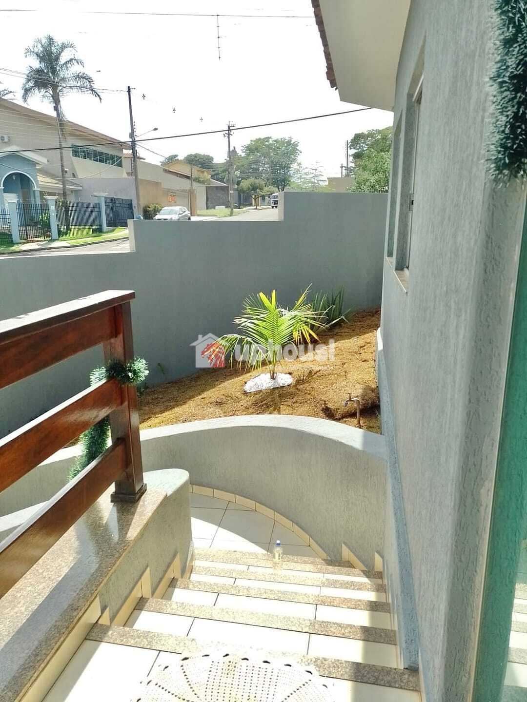 Casa à venda com 3 quartos, 138m² - Foto 1