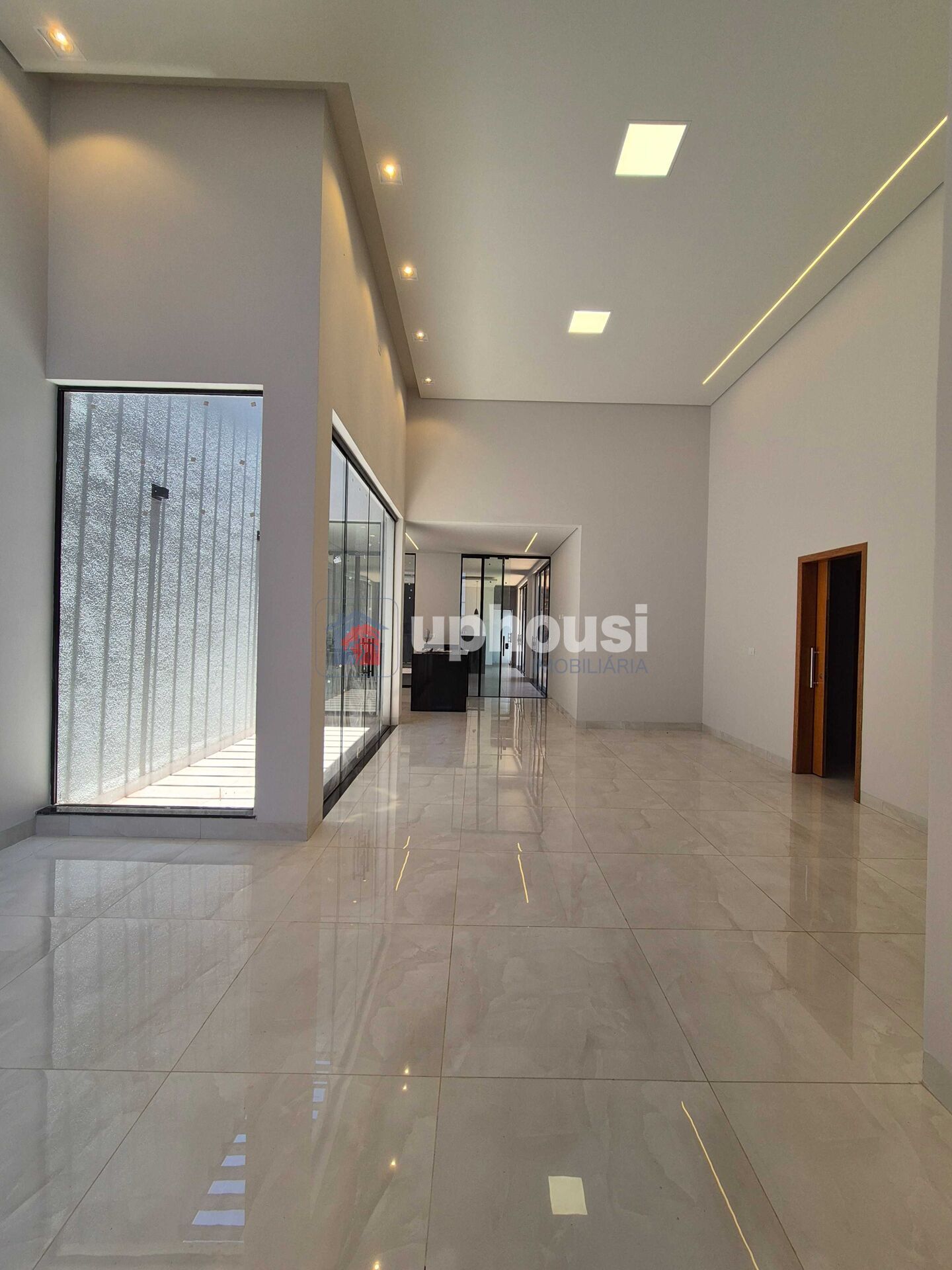 Casa à venda com 3 quartos, 210m² - Foto 4