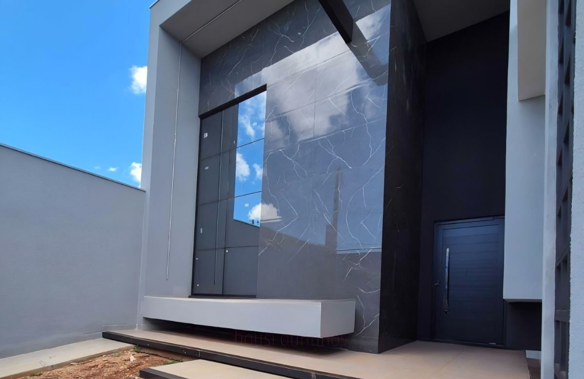 Casa à venda com 3 quartos, 210m² - Foto 1