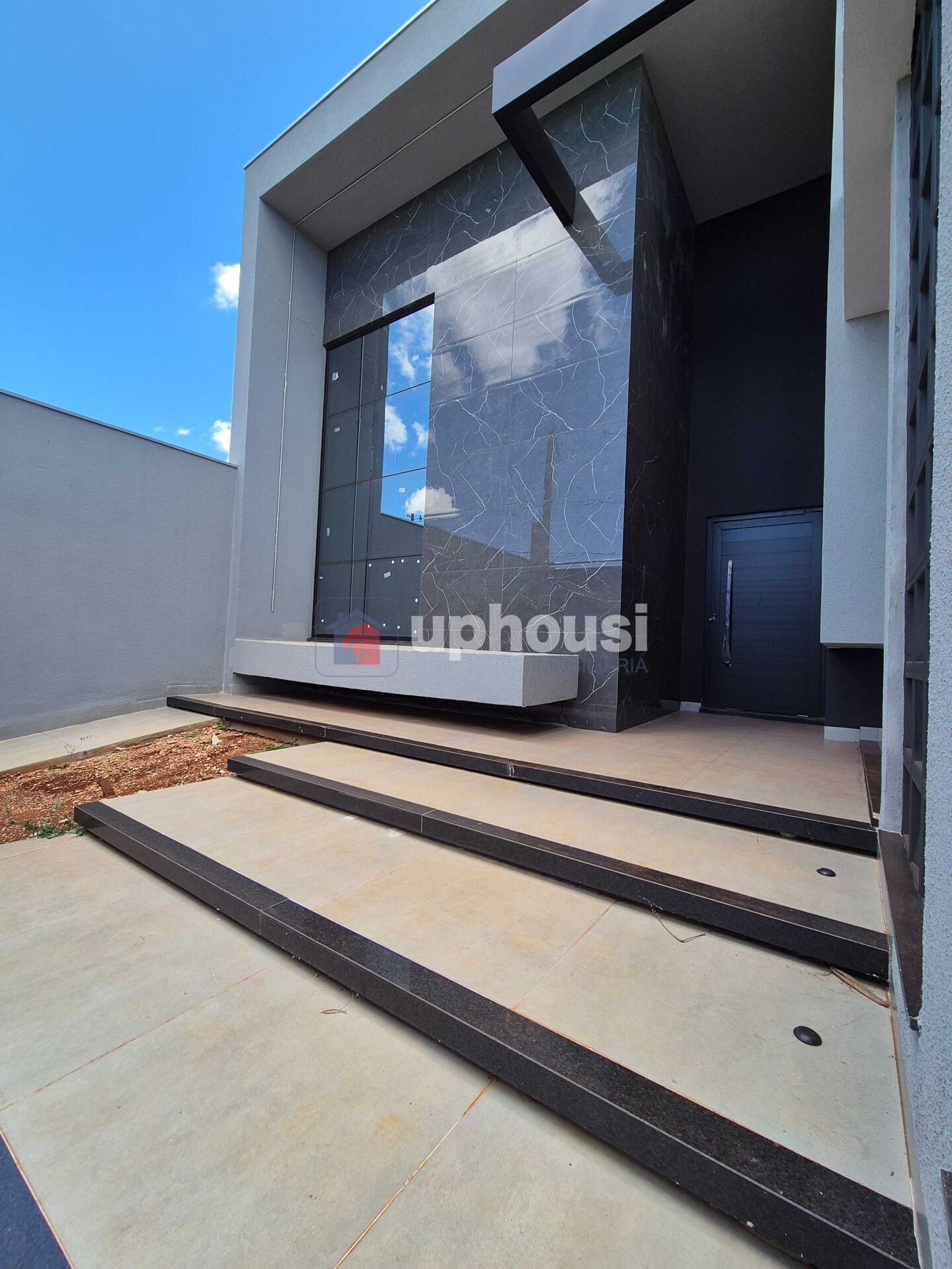 Casa à venda com 3 quartos, 210m² - Foto 1