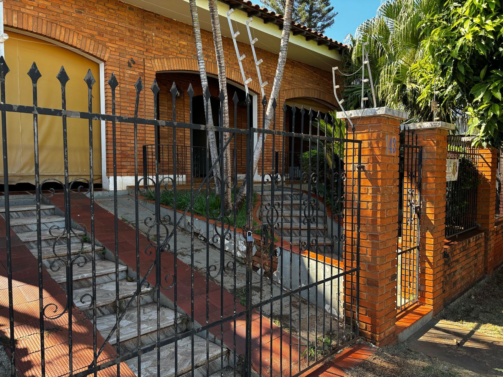 Casa para alugar com 5 quartos, 228m² - Foto 2